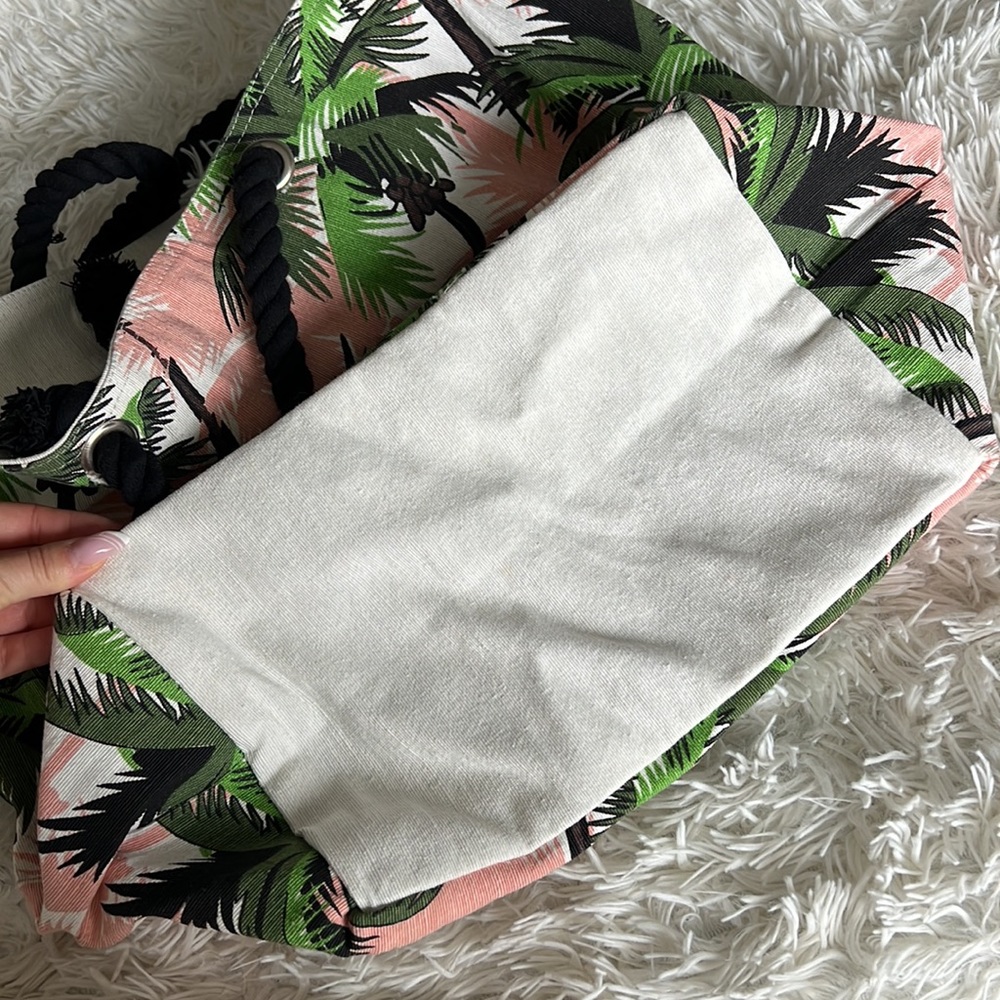 Beach Bag 🌴 - Picture 4 of 6